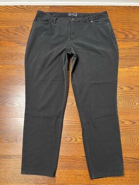 Nike Dri-Fit, Slim Fit Pants in Gray size Women’s 16